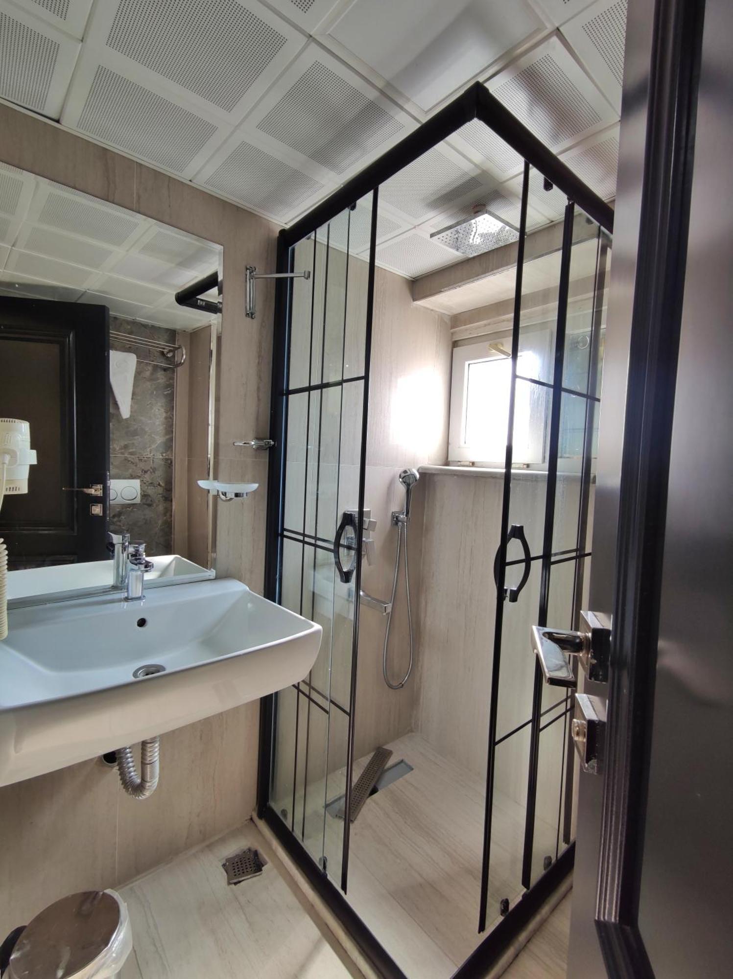 The Golden Pera'S Hotel & Spa อิสตันบูล ภายนอก รูปภาพ